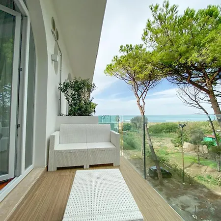 Hotel Artemide Mare Paestum Exterior photo
